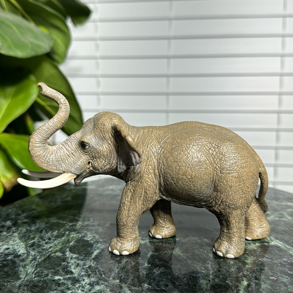 Schleich Male Elephant 2011 Retired African Adult Standing Trunk Up